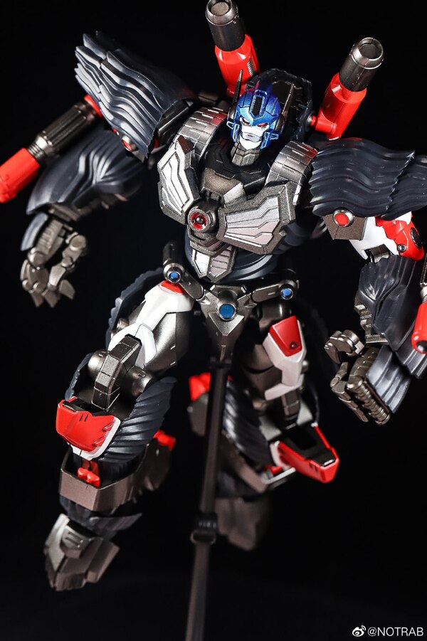 Flame Toys Furai Action Optimus Primal In Hand Images  (4 of 12)